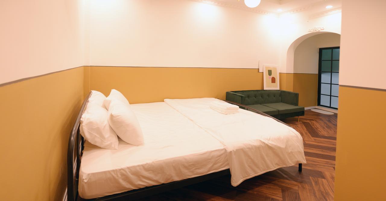 Chloe & Leo Boutique Homestay Hanoi Exterior photo